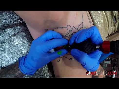 ❤️ Keçika pir tattookirî Sully Savage tattooek li ser klîtorê xwe kir. ❤️ Porno li porno ku.battlepass-bonuse.ru ❤